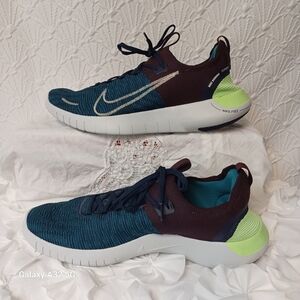 Nike Men Size 13 Blue and Green Athletic Shoes with Knit Upper